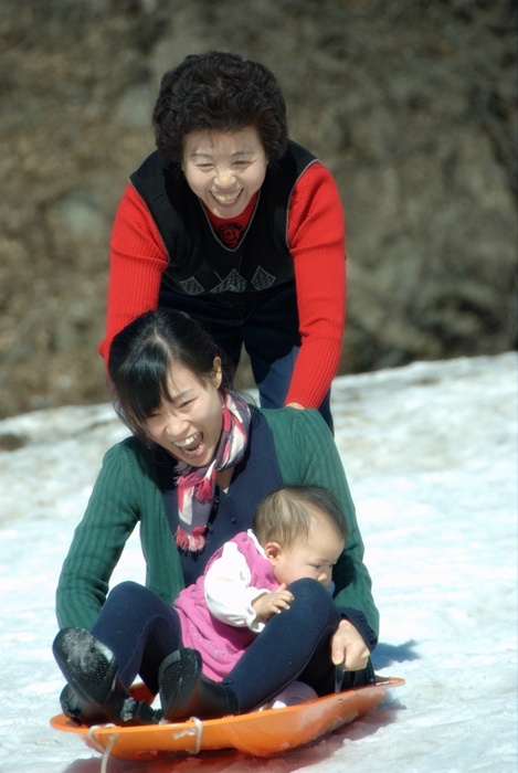 눈썰매타기