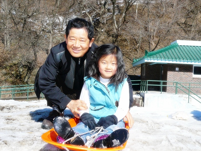 눈썰매타기